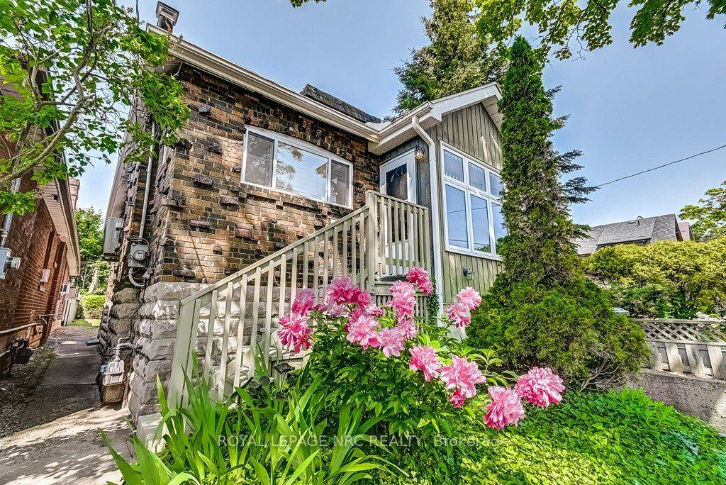 Toronto W06, ON M8V 2Y3,30 Fourth ST #Upstairs