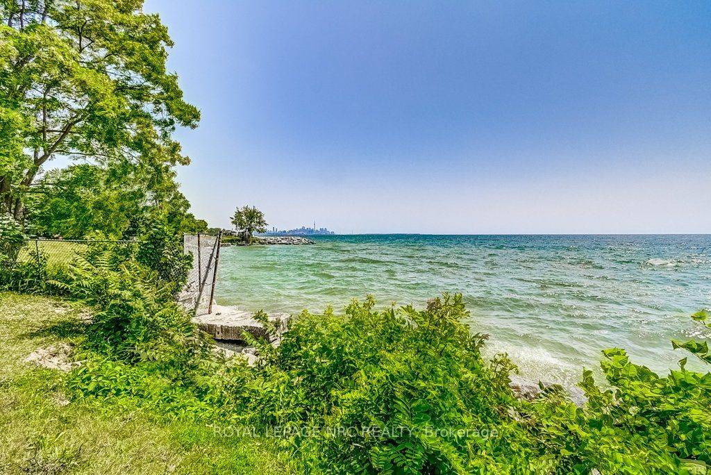 Toronto W06, ON M8V 2Y3,30 Fourth ST #Upstairs