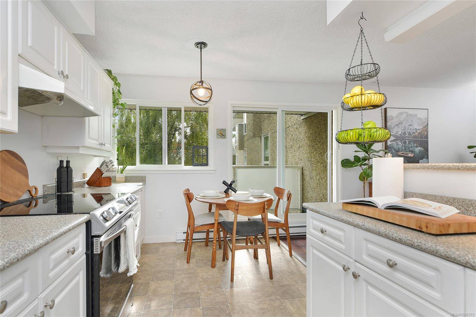 Victoria, BC V8T 2B5,1366 Hillside Ave #301