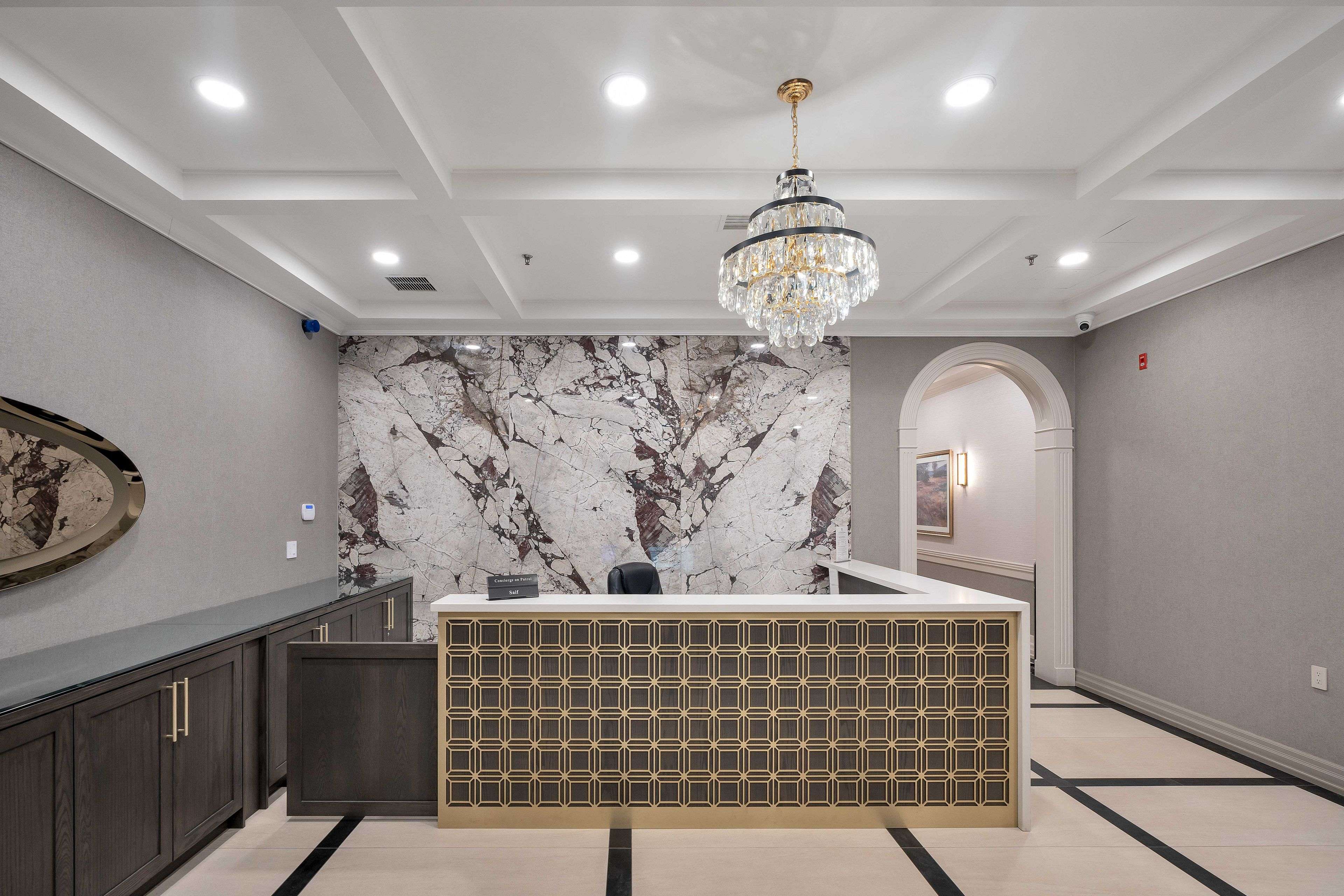 Toronto C02, ON M4V 3C4,1 Deer Park CRES #701