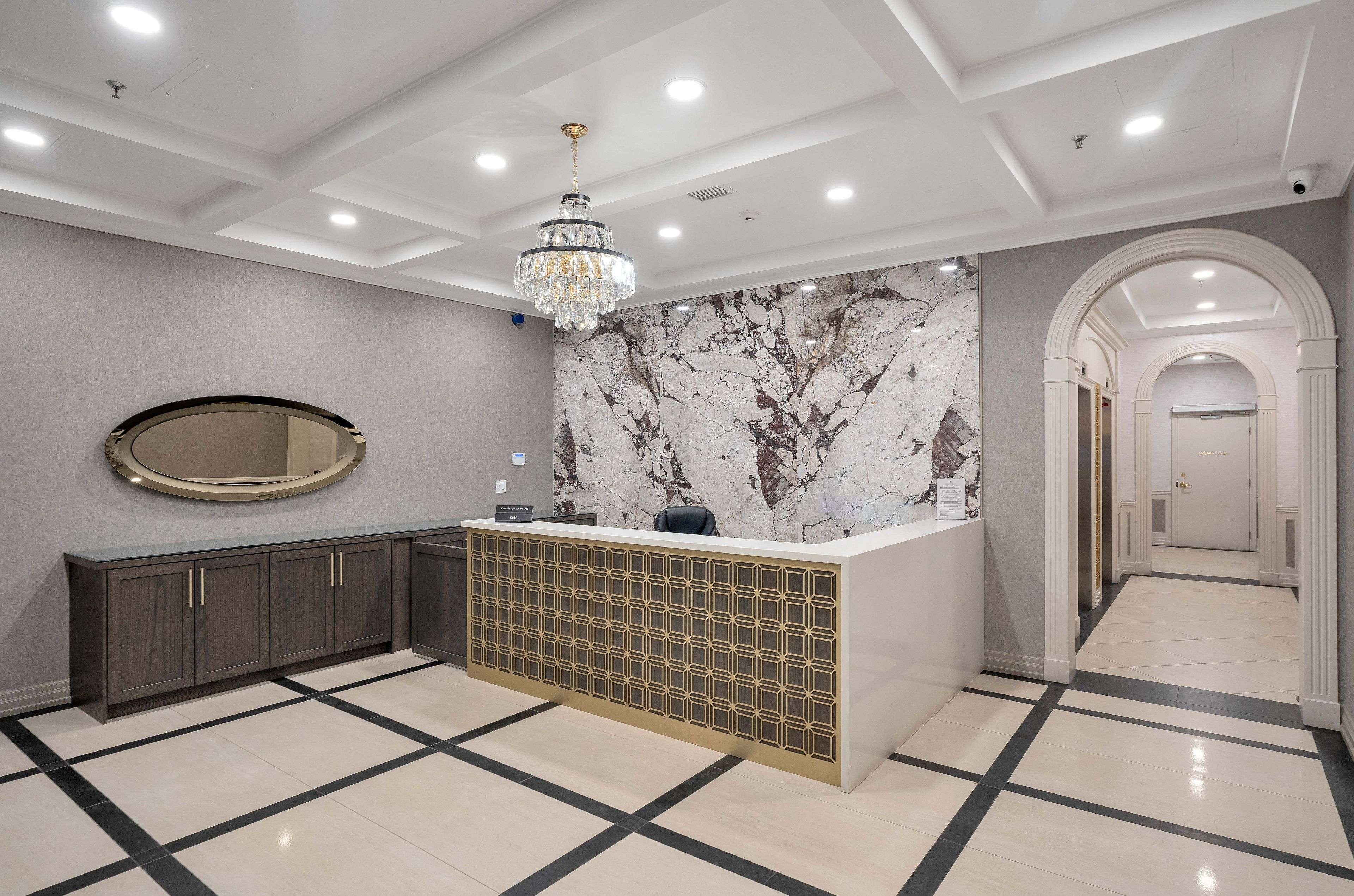 Toronto C02, ON M4V 3C4,1 Deer Park CRES #701