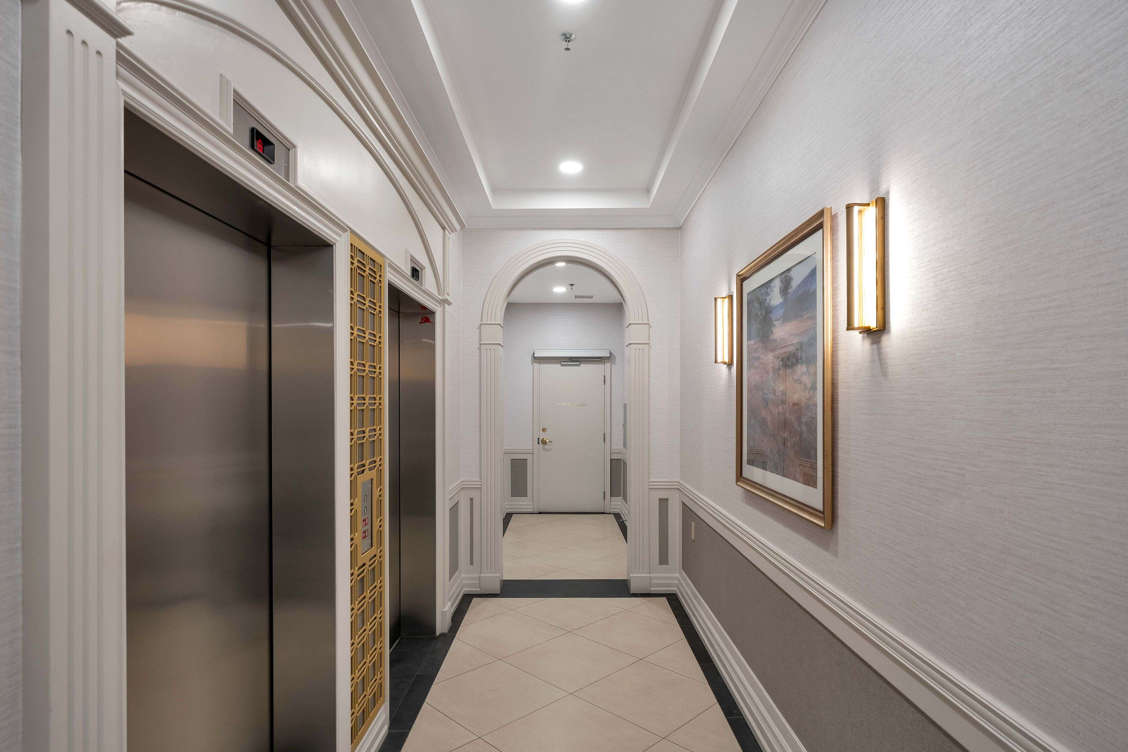 Toronto C02, ON M4V 3C4,1 Deer Park CRES #701