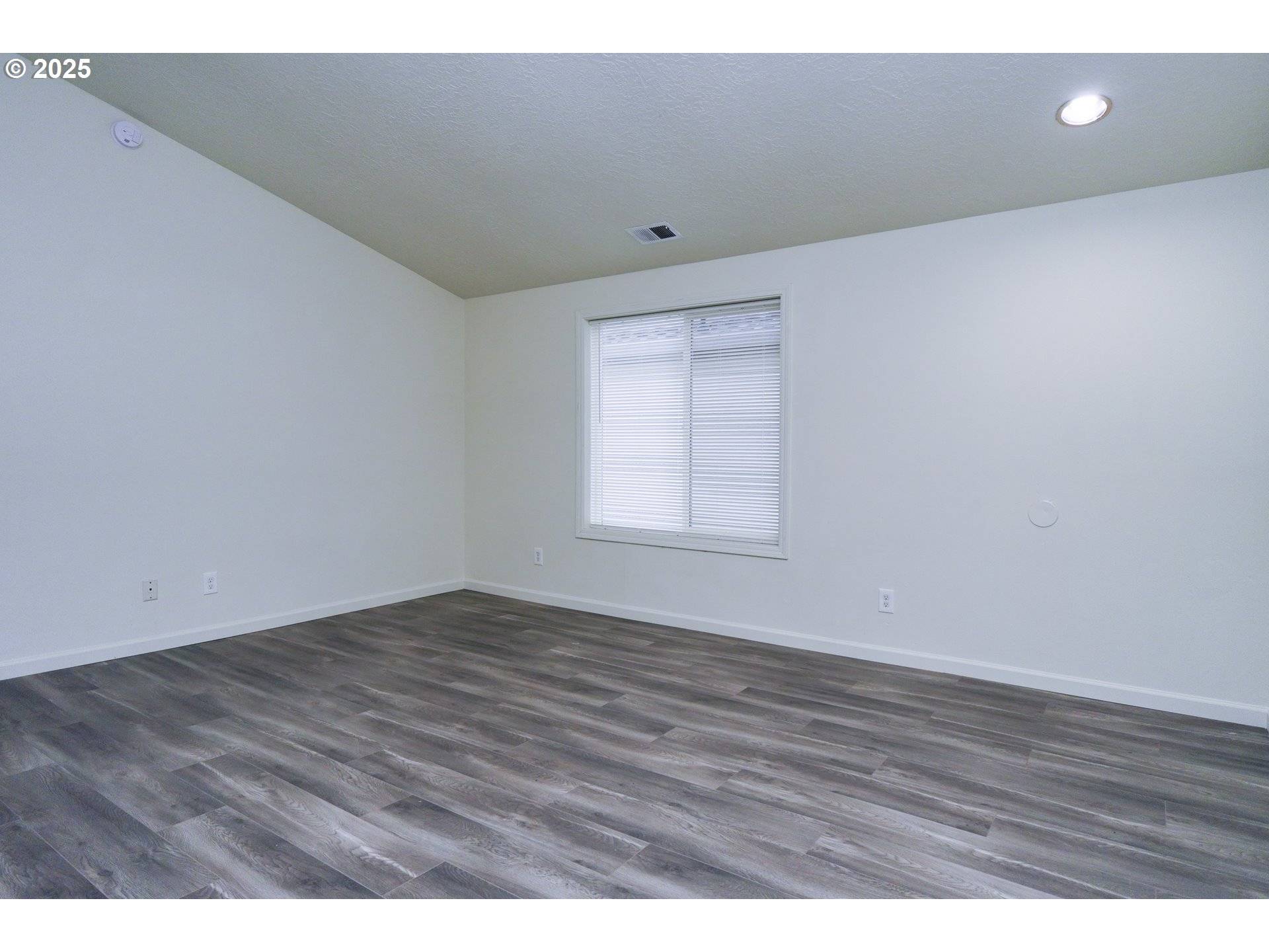 Portland, OR 97216,8224 SE WASHINGTON ST