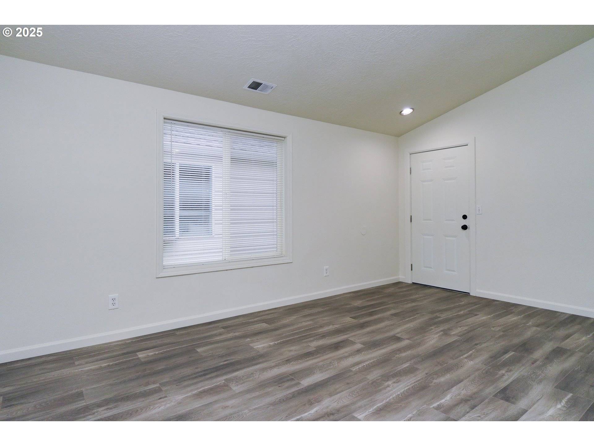 Portland, OR 97216,8224 SE WASHINGTON ST