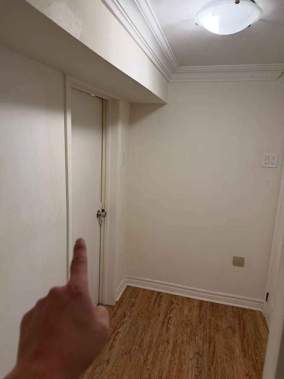 Toronto C15, ON M2J 1Z6,34 Clovercrest RD #Basement (side door)