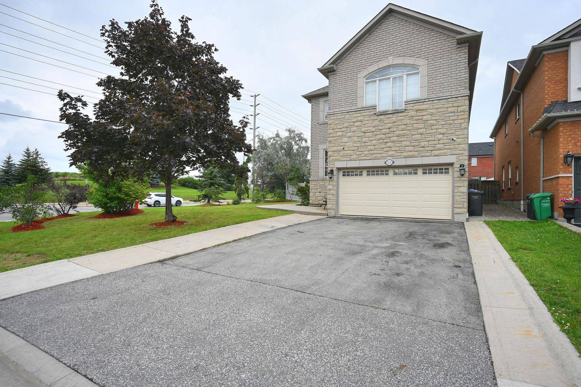Mississauga, ON L5W 1P5,514 Navigator DR