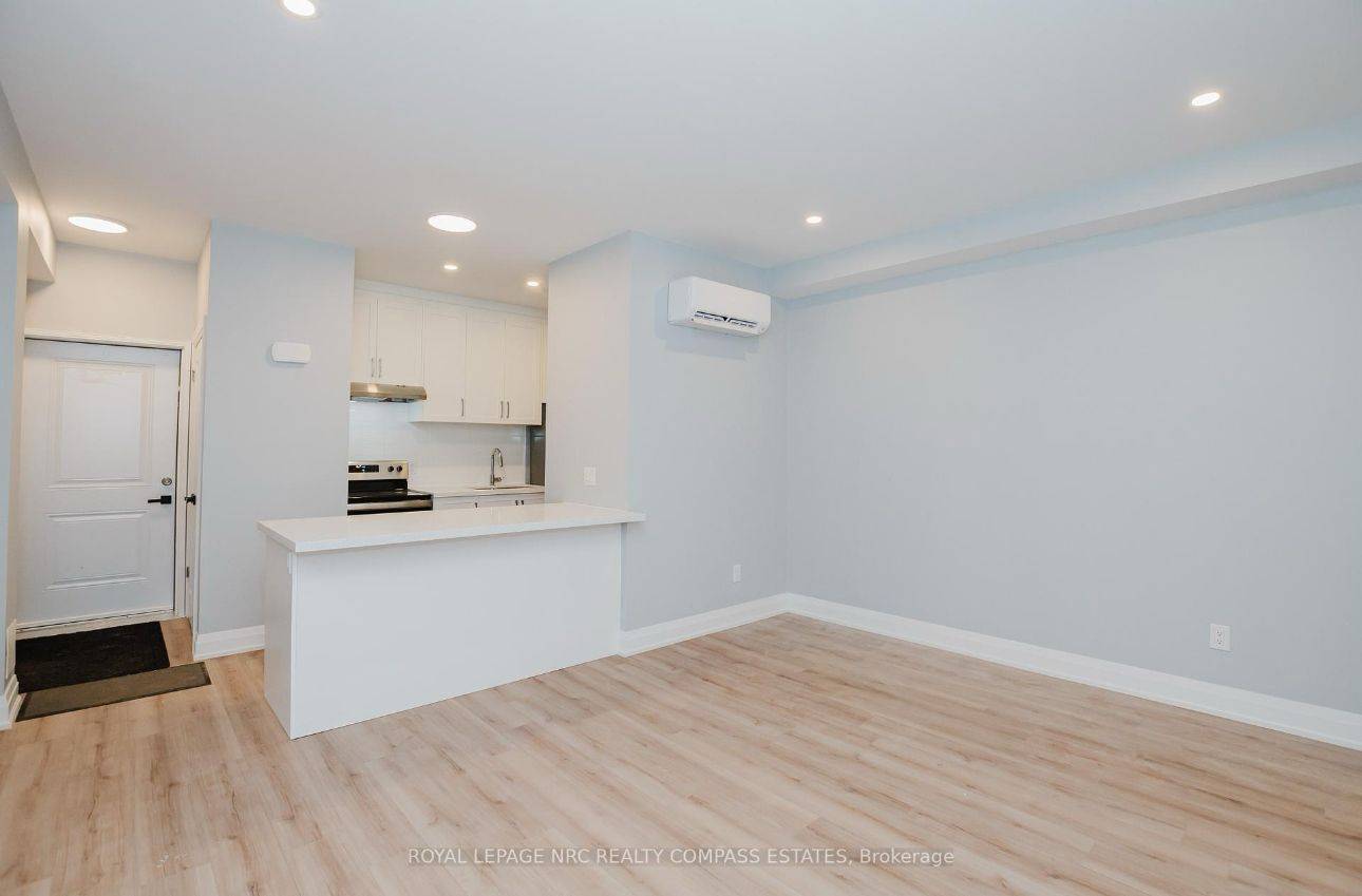 Welland, ON L3B 1Y7,105 Southworth ST N #105B