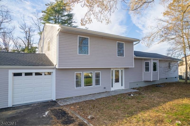 East Brunswick Twp., NJ 08816,21 Vauxhall Rd