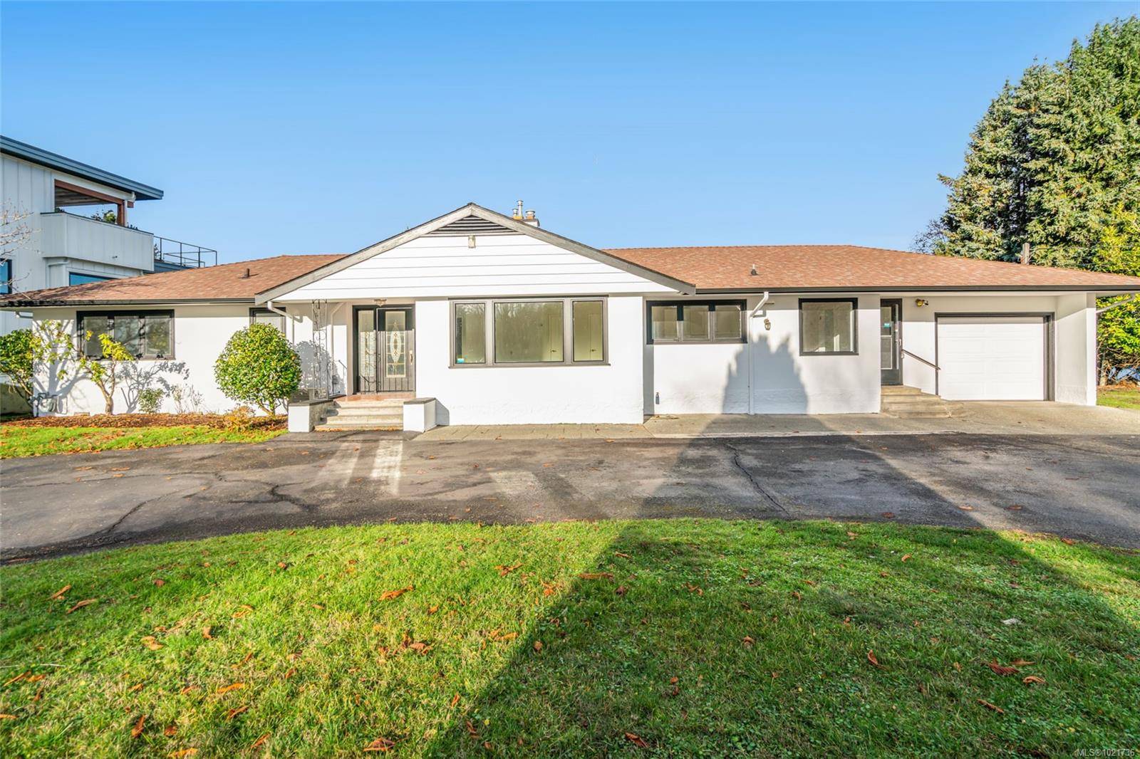 Qualicum Beach, BC V9K 1G8,441 Memorial Ave