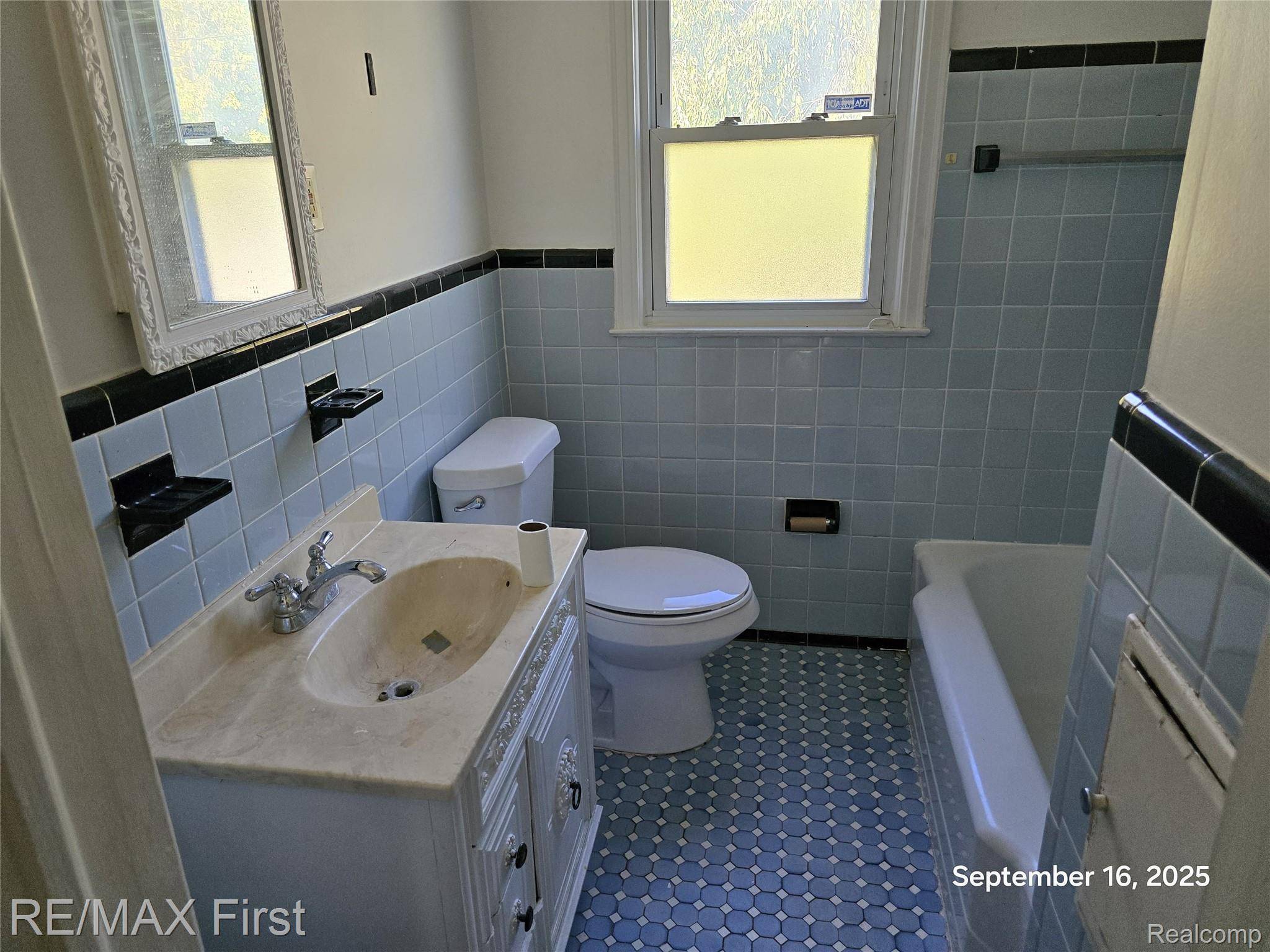 Harper Woods, MI 48225,19341 Woodside ST