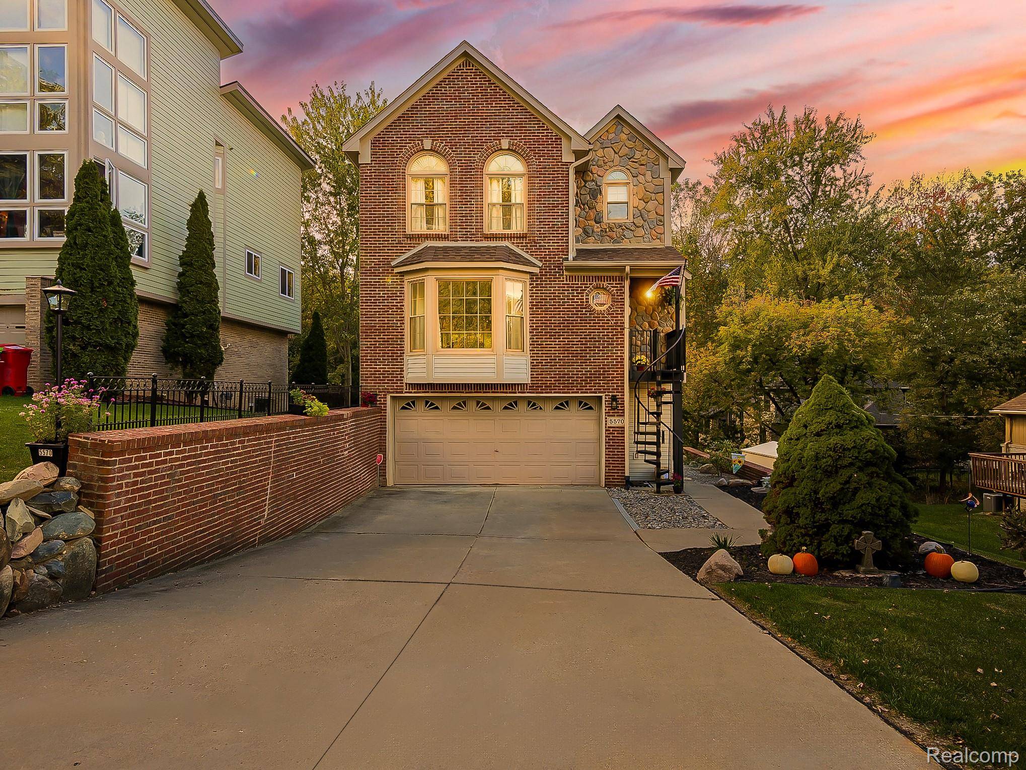 West Bloomfield, MI 48322,5570 Wildrose AVE