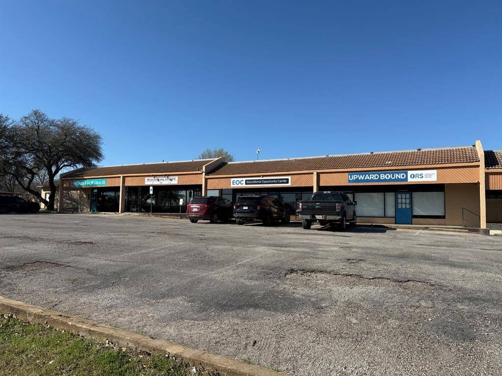 Cleburne, TX 76033,204 S Ridgeway Drive #Suite 212