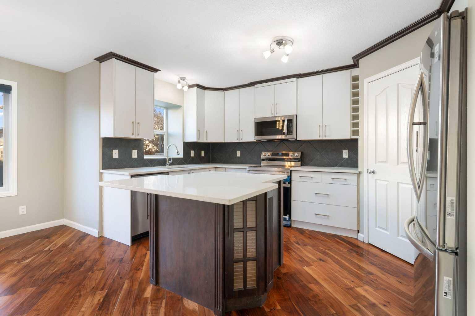 Airdrie, AB T4B 0C6,2125 Luxstone BLVD SW