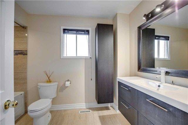 Mississauga, ON L5V 1G6,4663 Crosswinds (MAIN LEVEL) DR