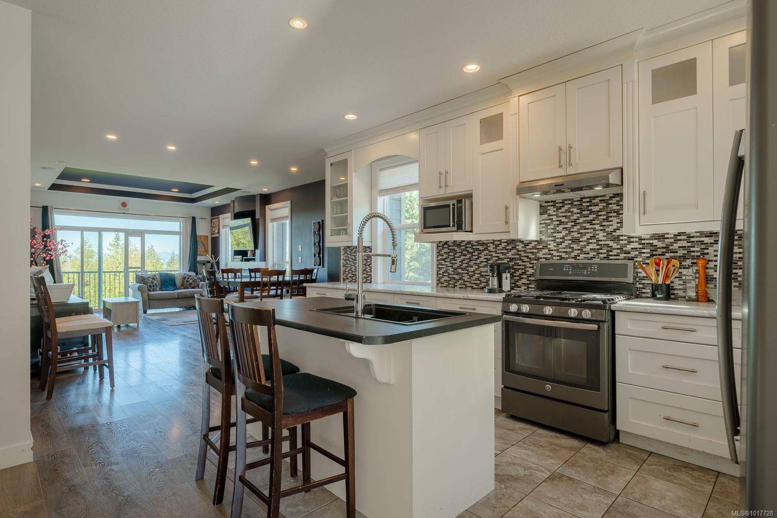 Nanaimo, BC V9R 7C8,2204 BELWOOD Rd