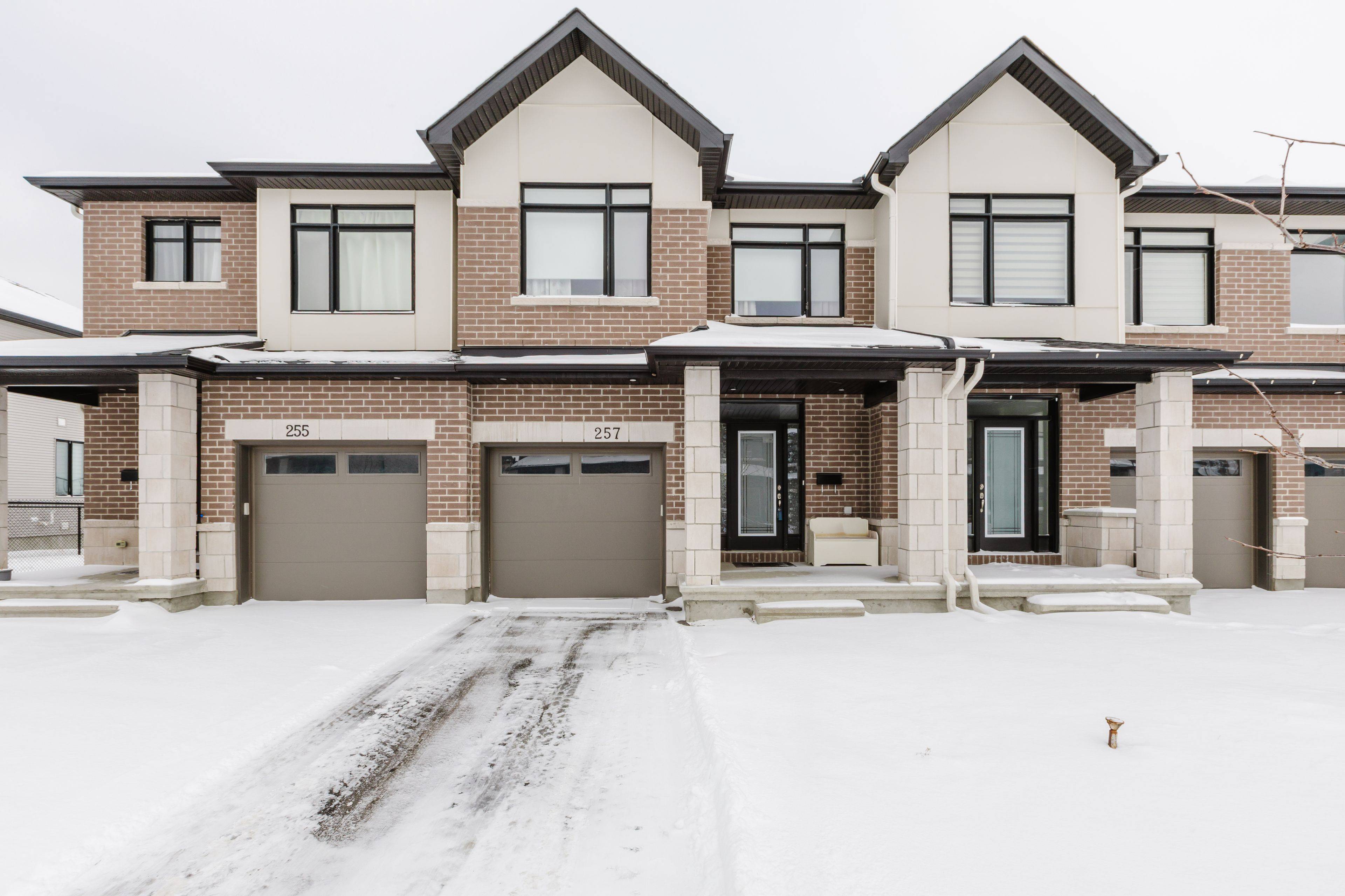 Stittsville - Munster - Richmond, ON K2S 2Y2,257 Finsbury AVE
