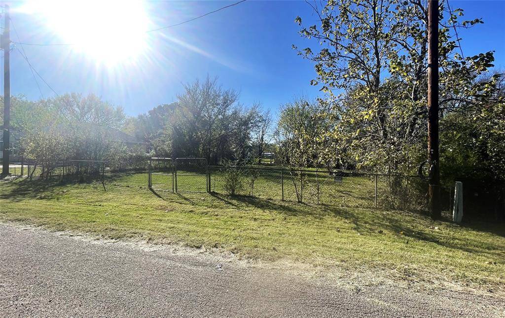 West Tawakoni, TX 75474,909 Redoak Drive