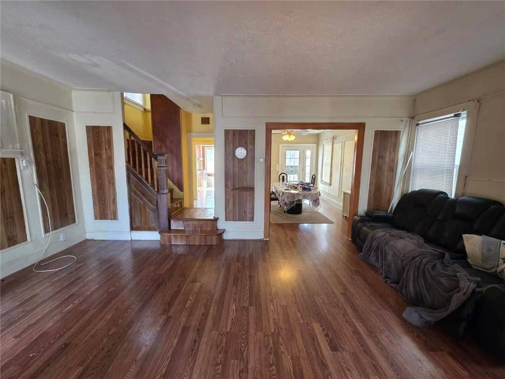 Queens, NY 11426,89-25 238th ST