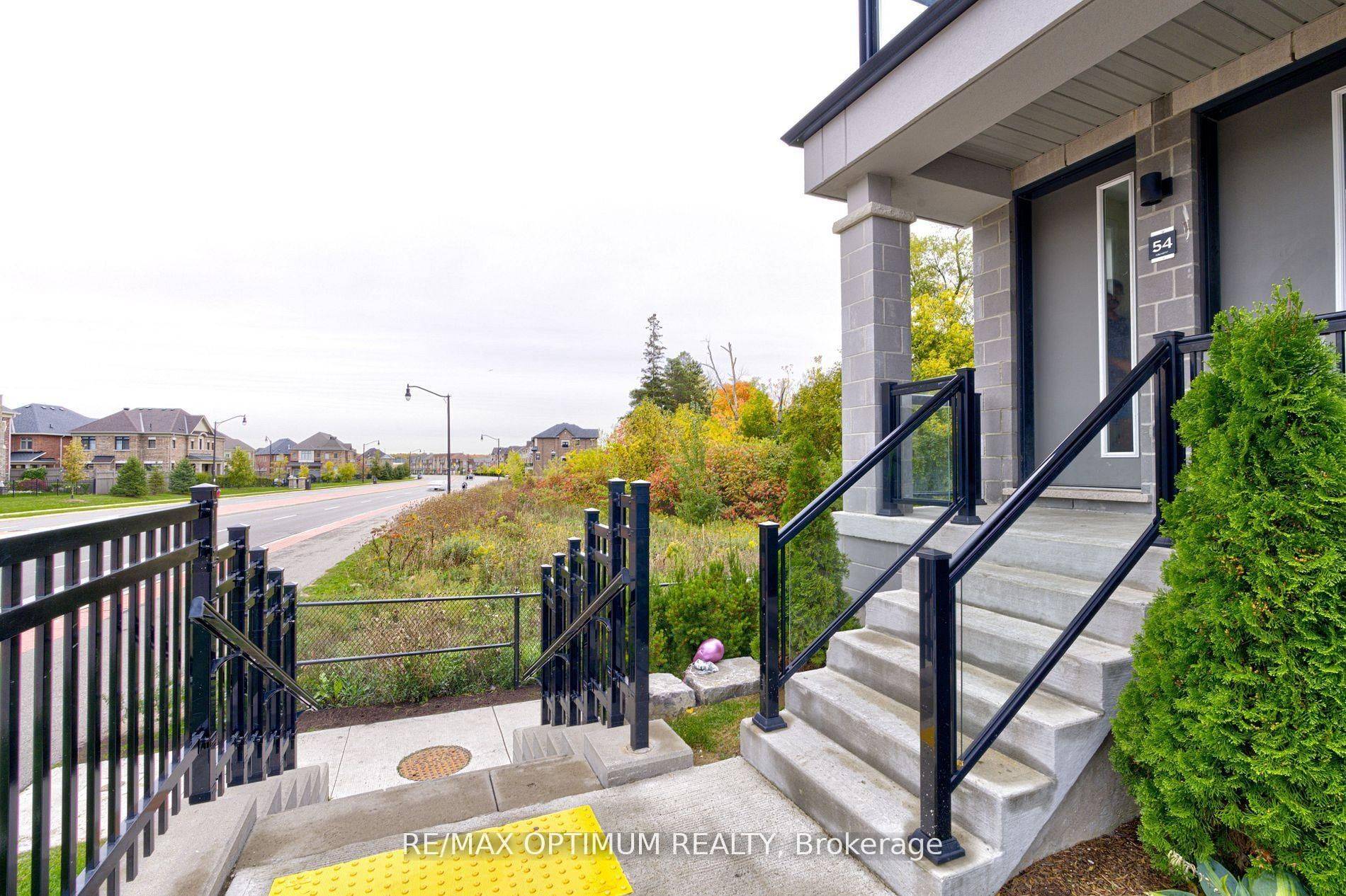 Brampton, ON L6Y 6G1,70 Knotsberry CIR #54