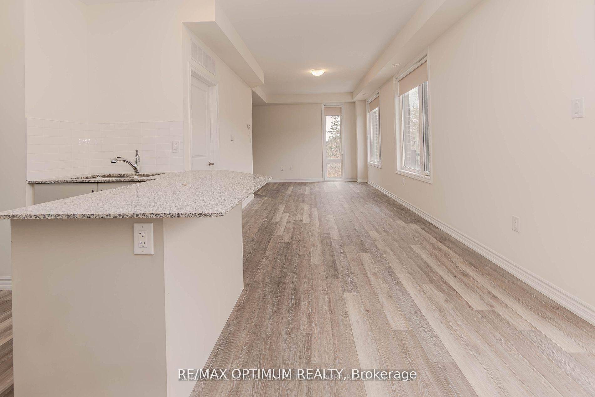 Brampton, ON L6Y 6G1,70 Knotsberry CIR #54