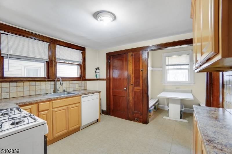 Irvington Twp., NJ 07111,33 Becker Ter