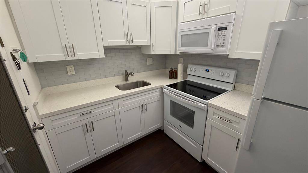 Oakland Park, FL 33334,3040 NE 16th Ave #305