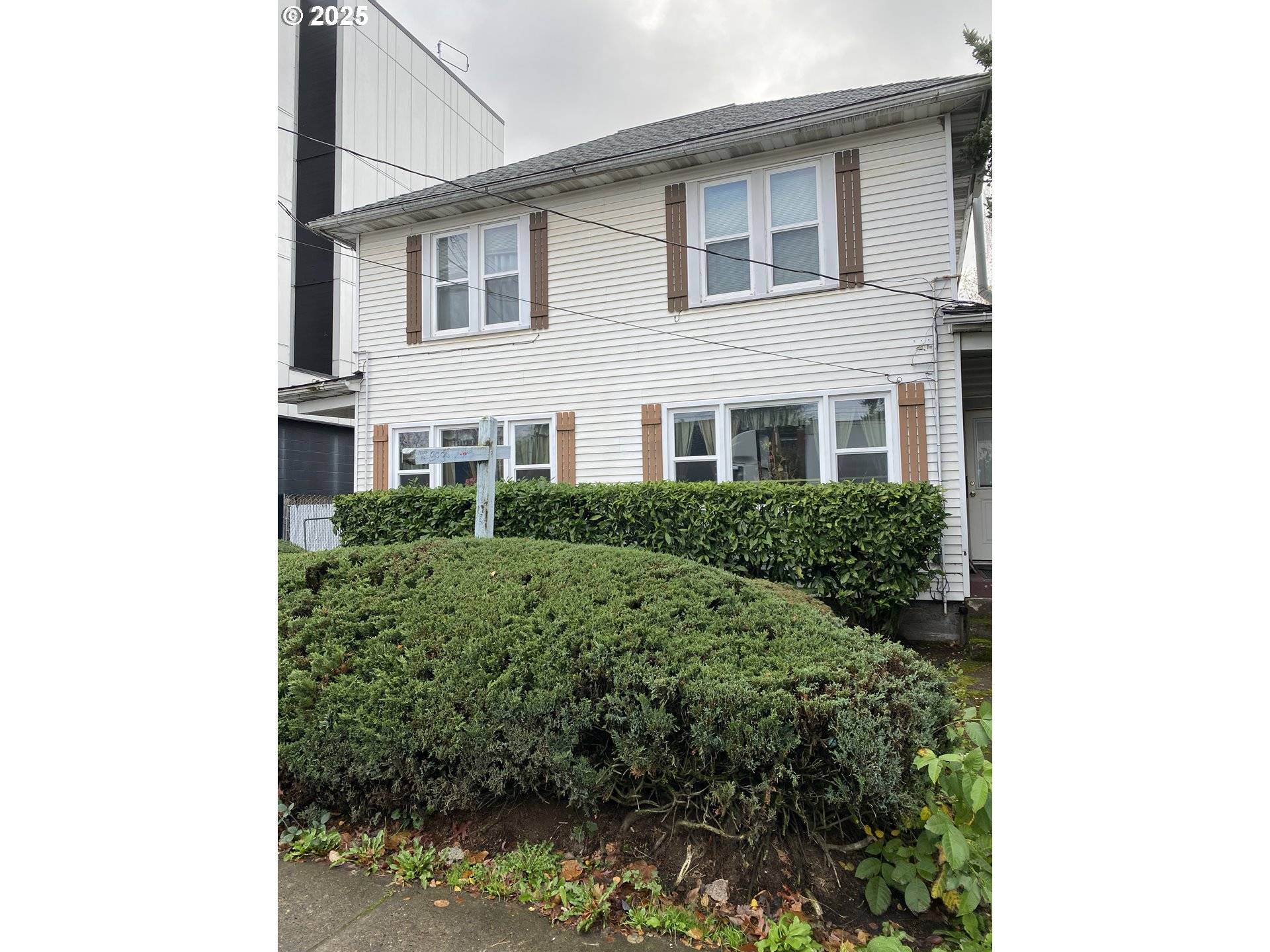 Portland, OR 97215,4320 SE HAWTHORNE BLVD