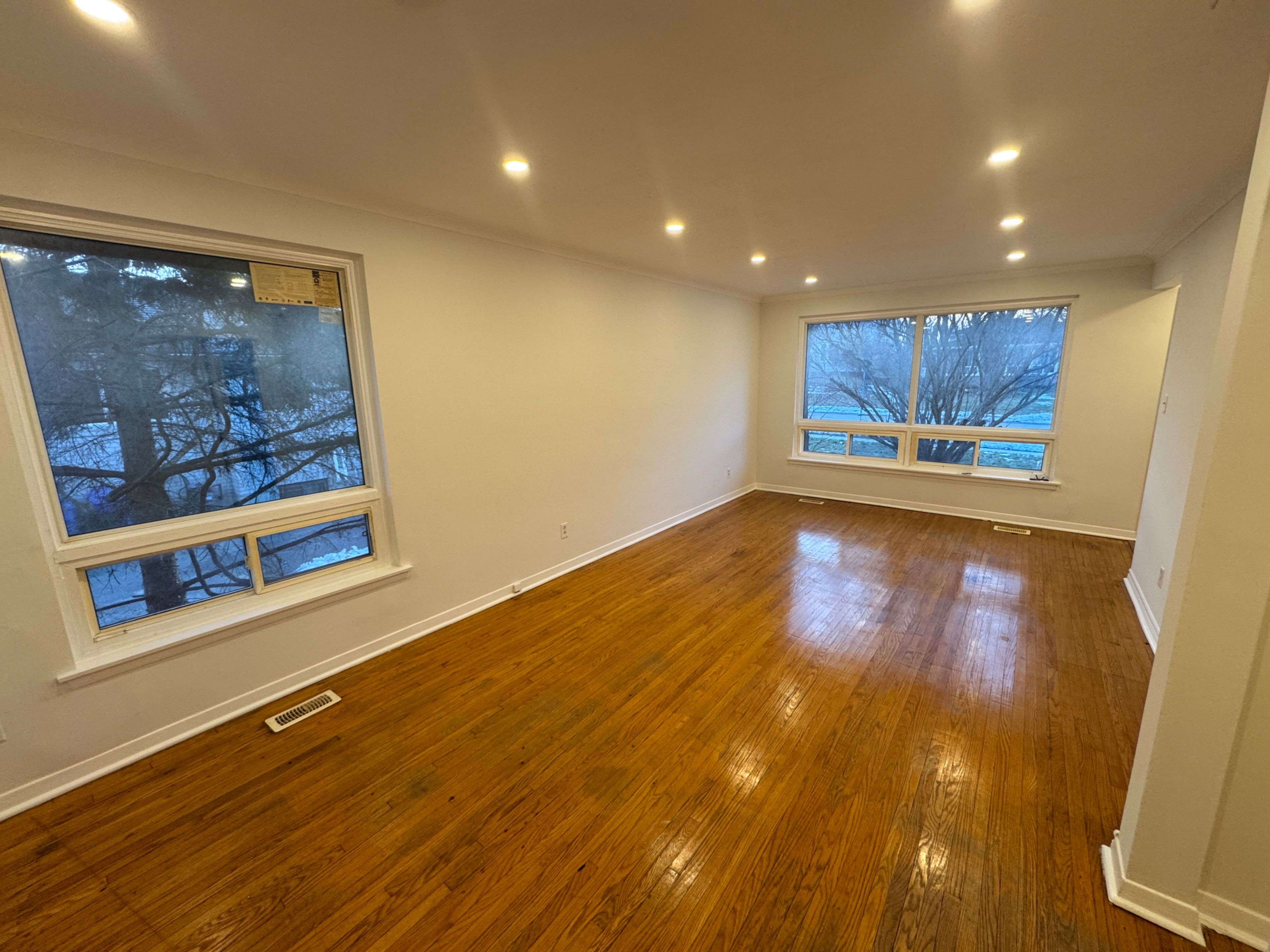 Newmarket, ON L3Y 2X3,75 Bolton AVE