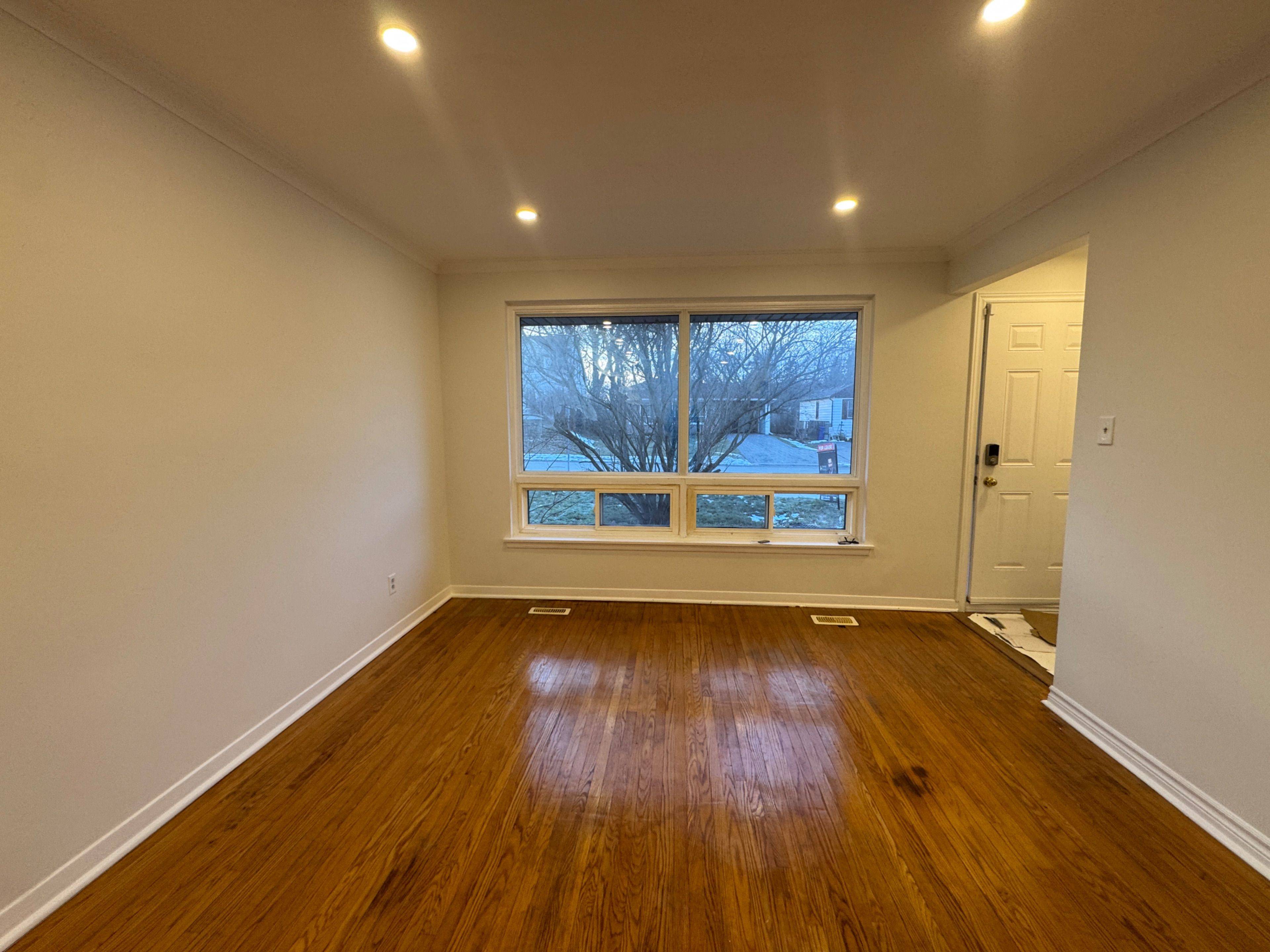 Newmarket, ON L3Y 2X3,75 Bolton AVE