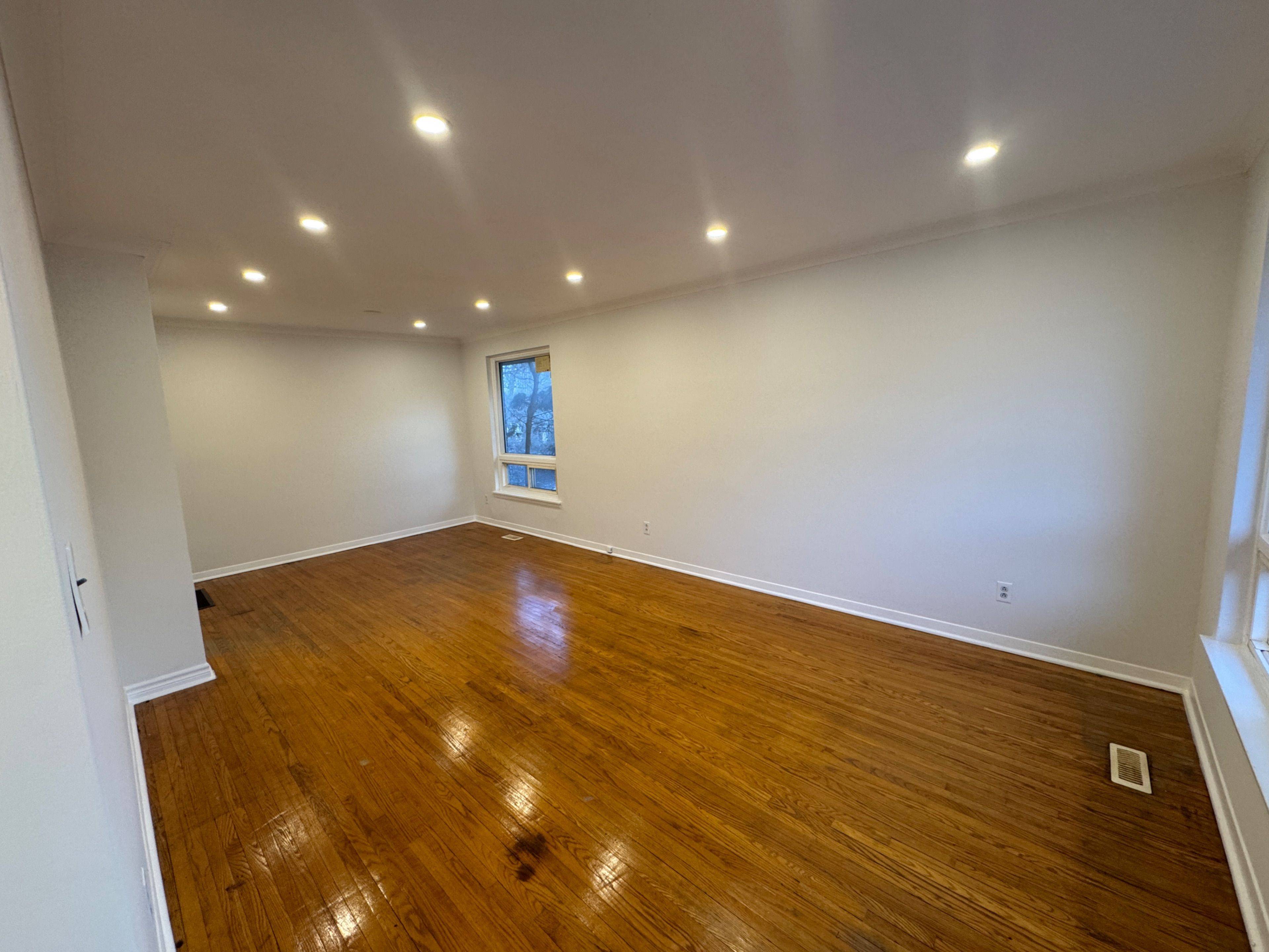 Newmarket, ON L3Y 2X3,75 Bolton AVE