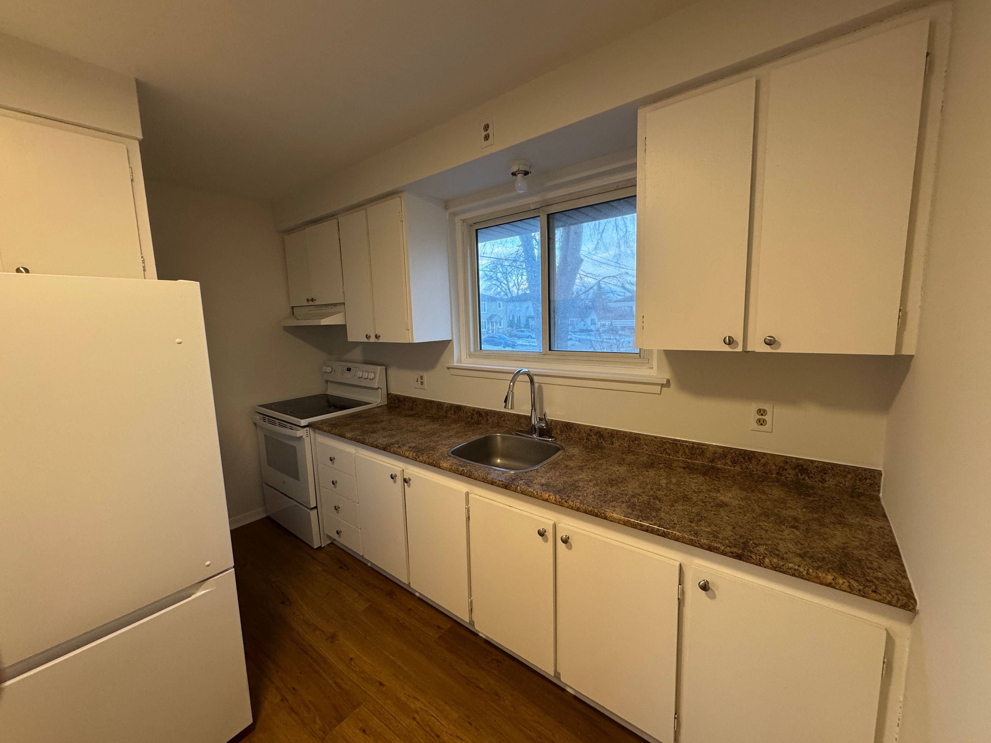 Newmarket, ON L3Y 2X3,75 Bolton AVE