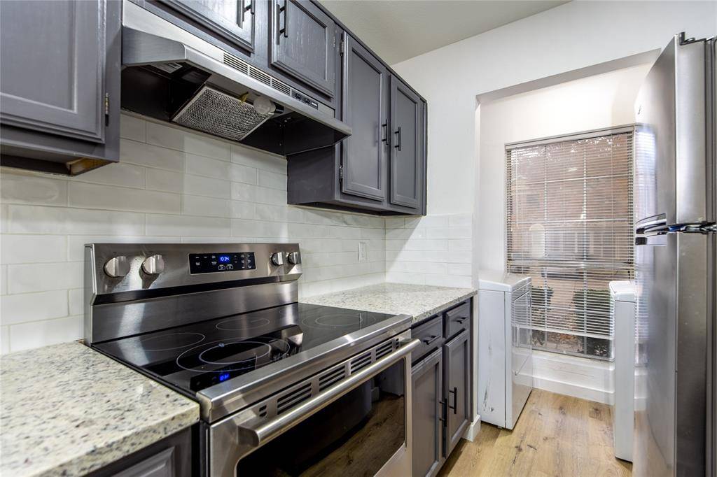 Garland, TX 75040,613 Carriagehouse Lane #9