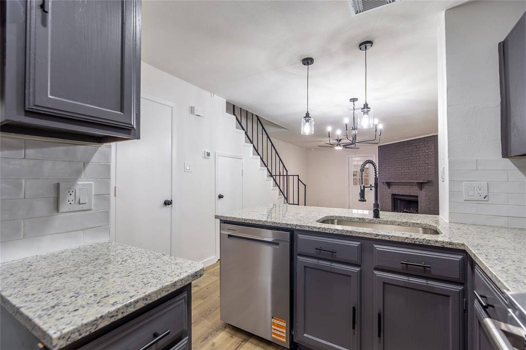 Garland, TX 75040,613 Carriagehouse Lane #9