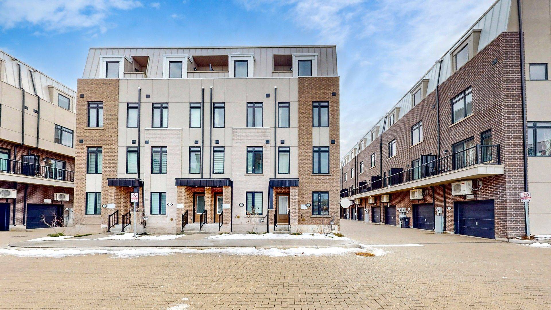 Toronto C13, ON M4A 2X2,32 SPRUCE PINES CRES