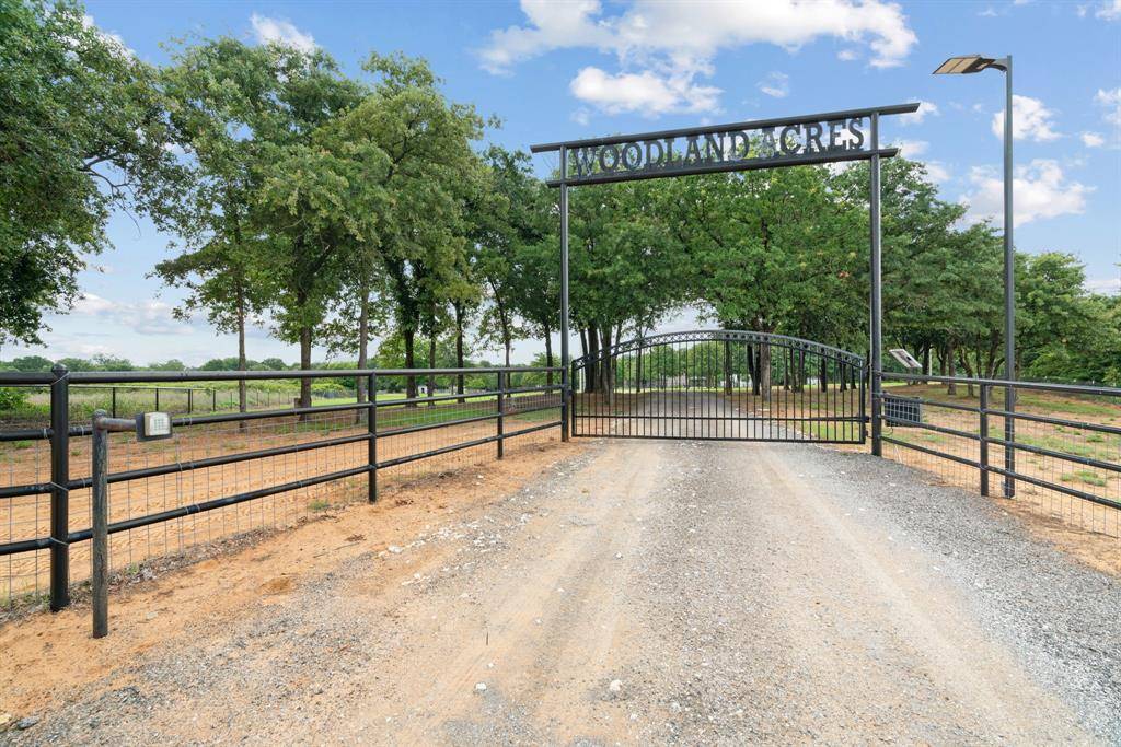 Blum, TX 76627,100 Private Road 14431