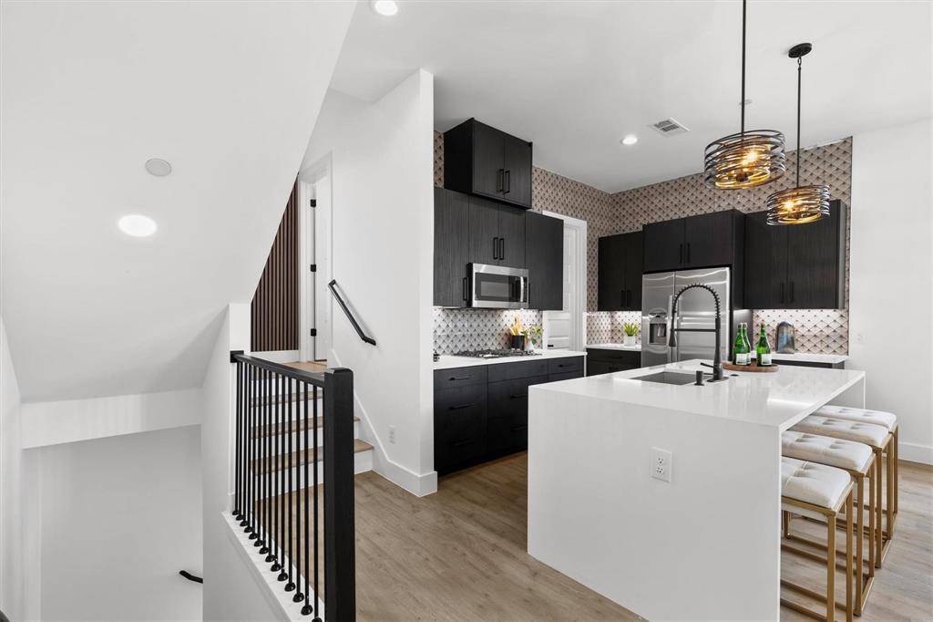 Dallas, TX 75208,727 W 10th Street #101