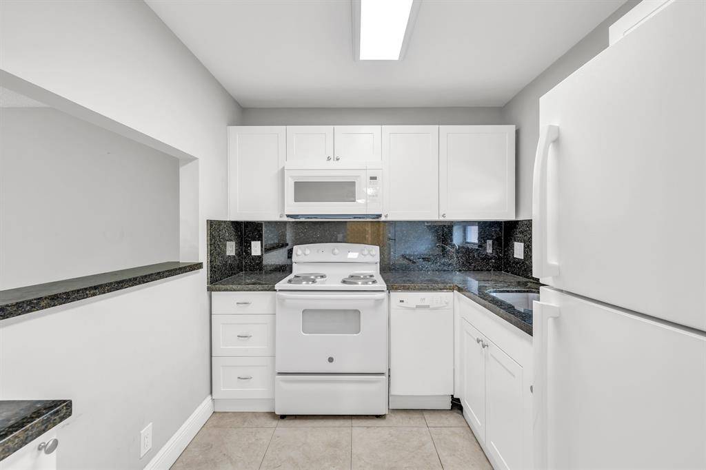 Sunrise, FL 33322,3050 Sunrise Lakes Dr #307