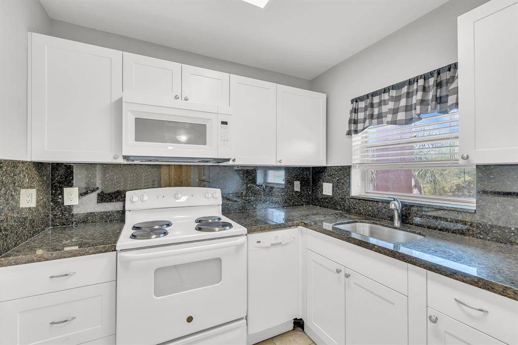 Sunrise, FL 33322,3050 Sunrise Lakes Dr #307