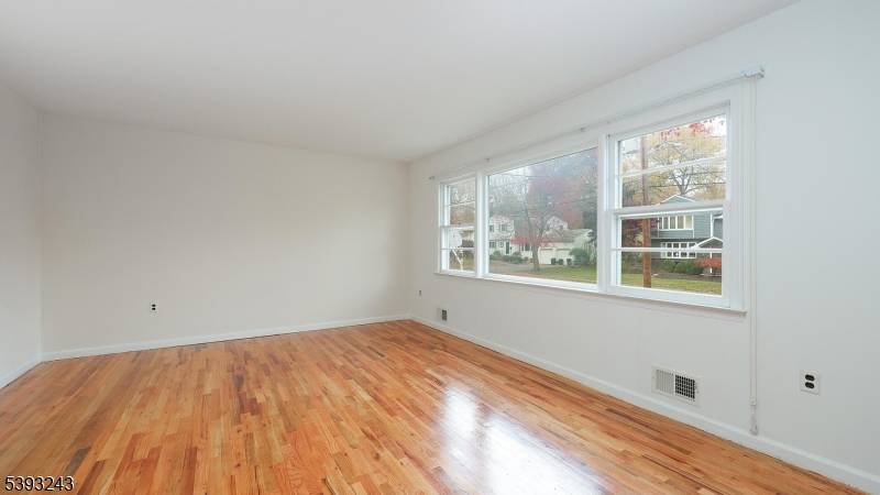 Livingston Twp., NJ 07039,37 Filmore Ave