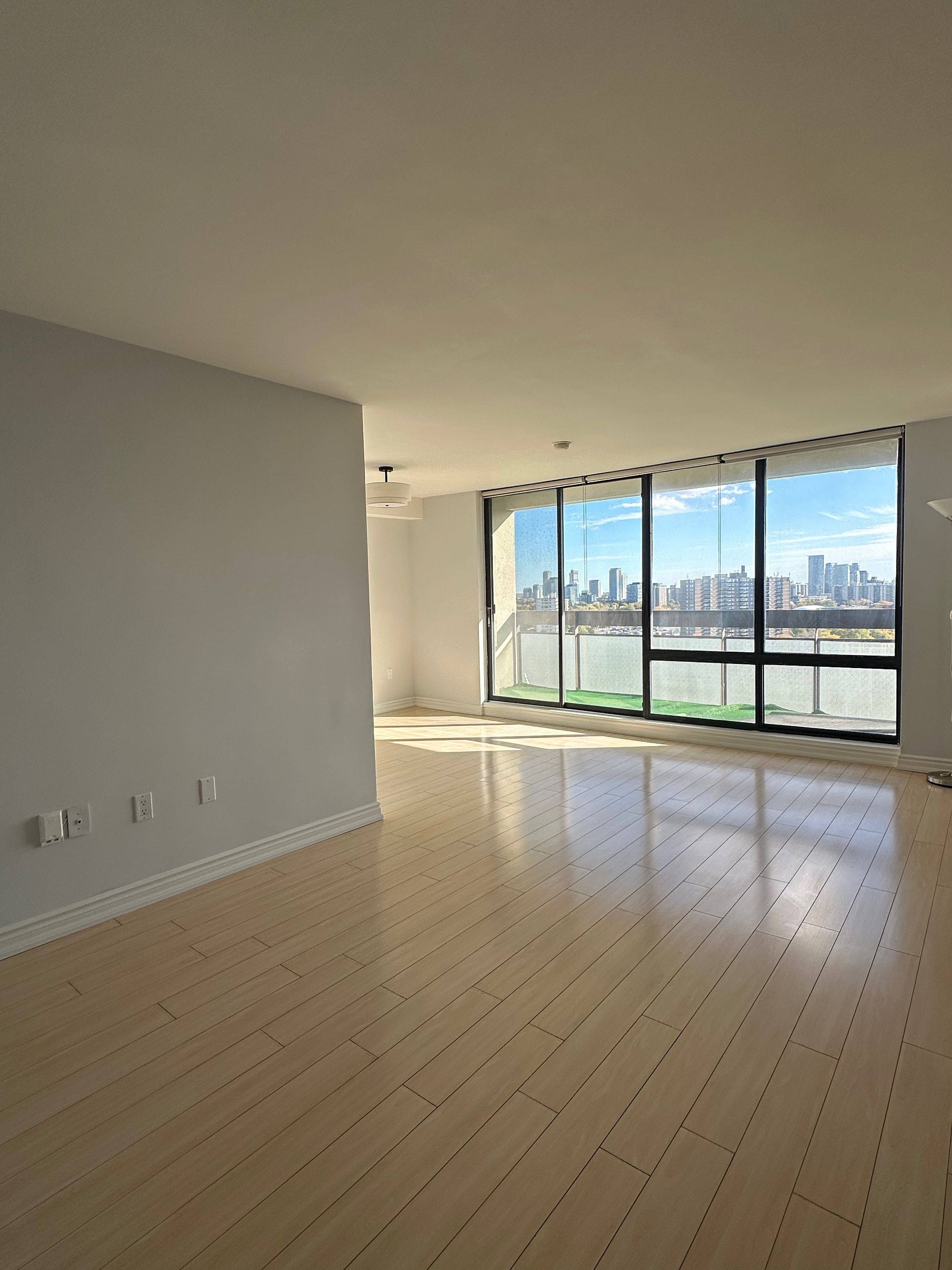 Toronto C15, ON M2J 4S6,260 Seneca Hill DR #PH8