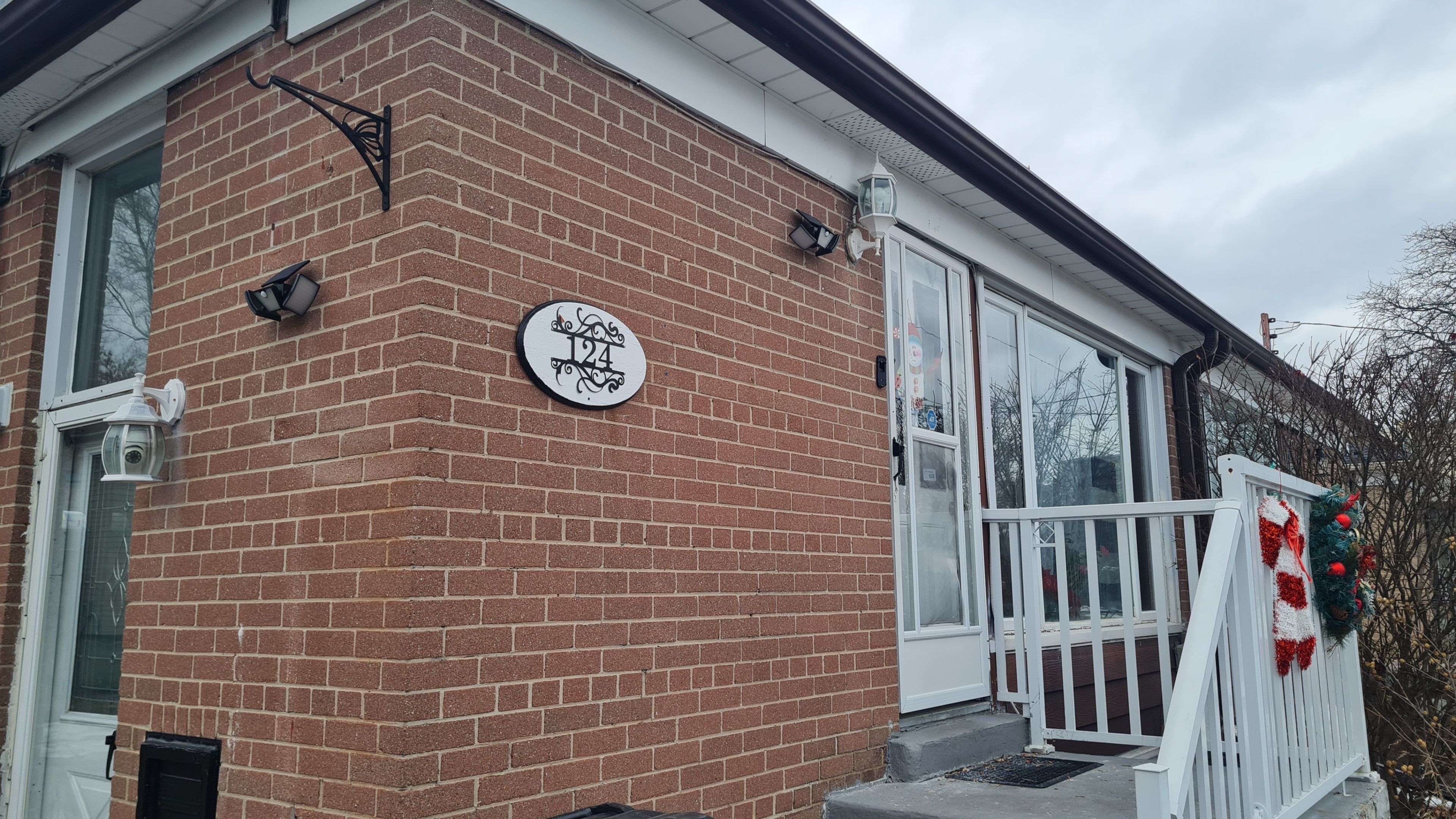 Toronto E10, ON M1E 2W4,124 Overture RD