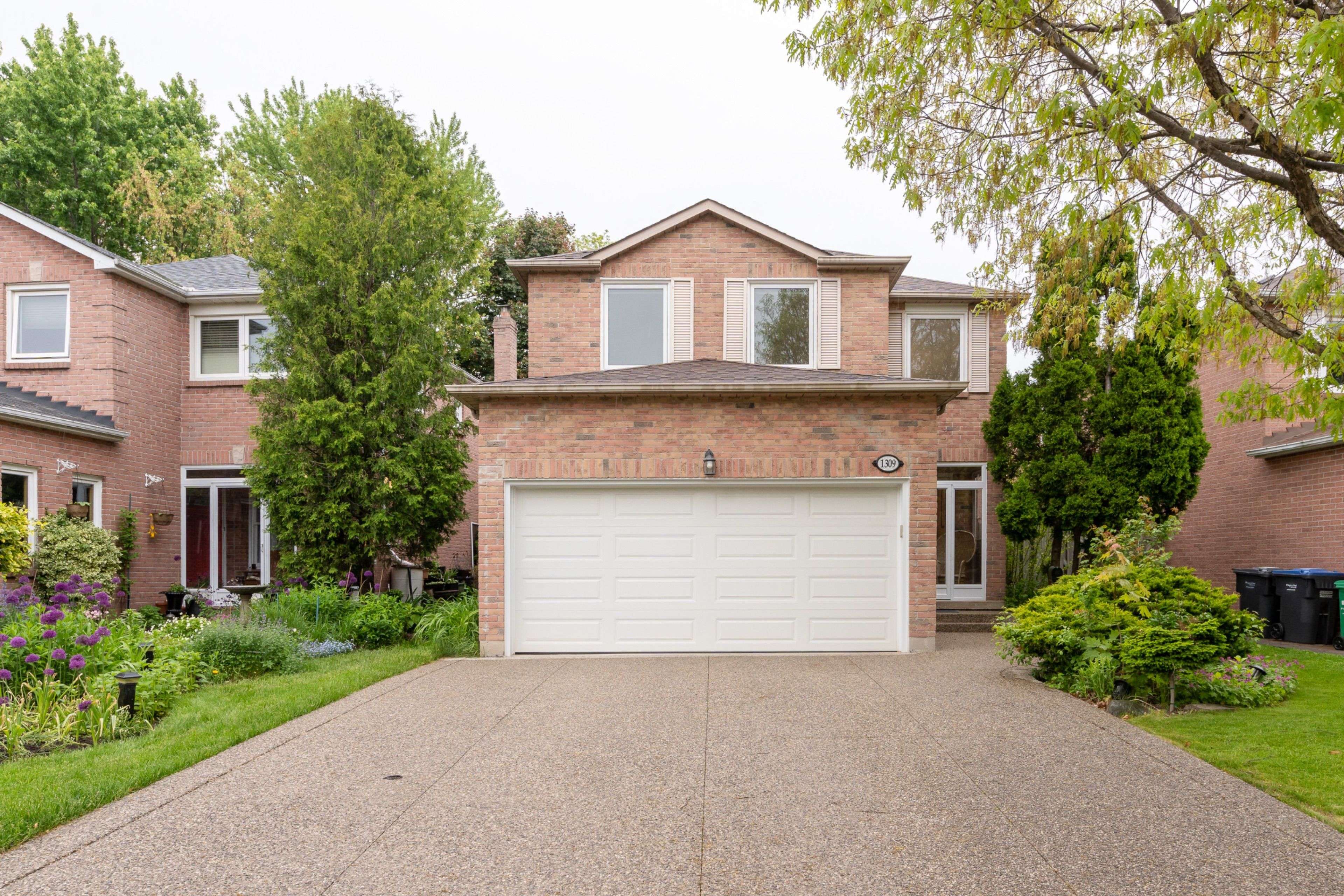 Mississauga, ON L5C 3R4,1309 Sweetbirch CT
