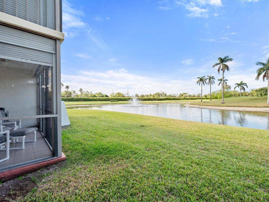 Pembroke Pines, FL 33025,9923 S Hollybrook Lake Dr #109