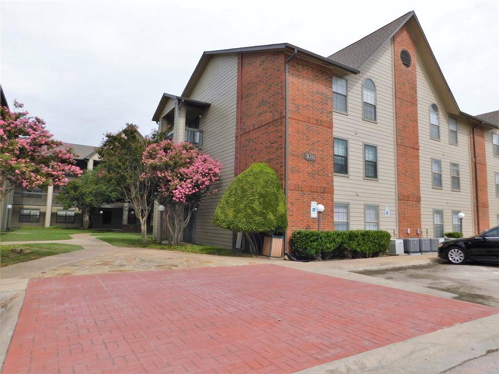 Denton, TX 76201,218 N Texas Boulevard #311