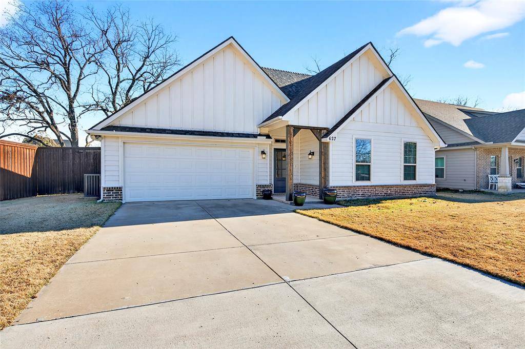 Van Alstyne, TX 75495,627 N Preston Avenue