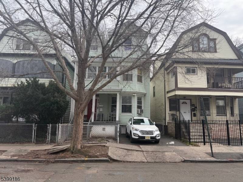 East Orange City, NJ 07017,50 N 18Th St