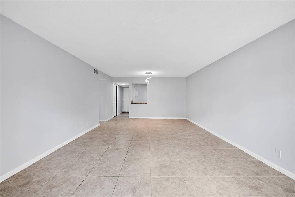 Plantation, FL 33313,7541 NW 16th St #1211