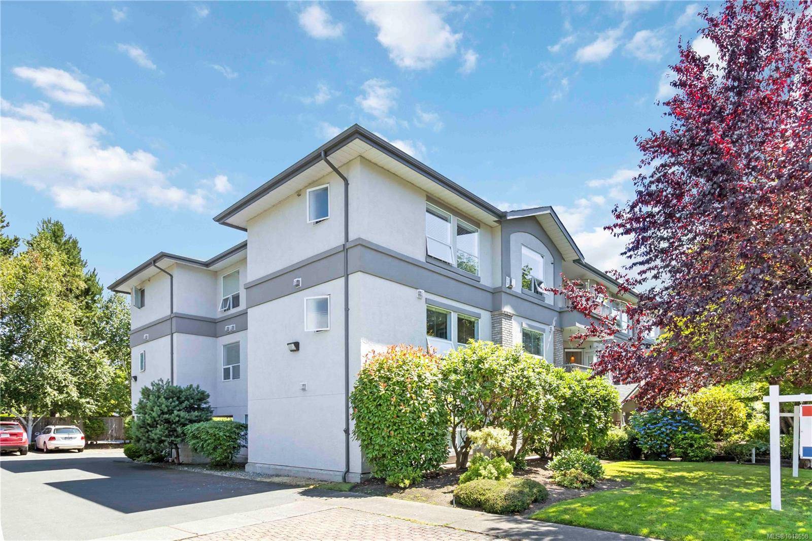 Sidney, BC V8L 2X6,9945 Fifth St #203