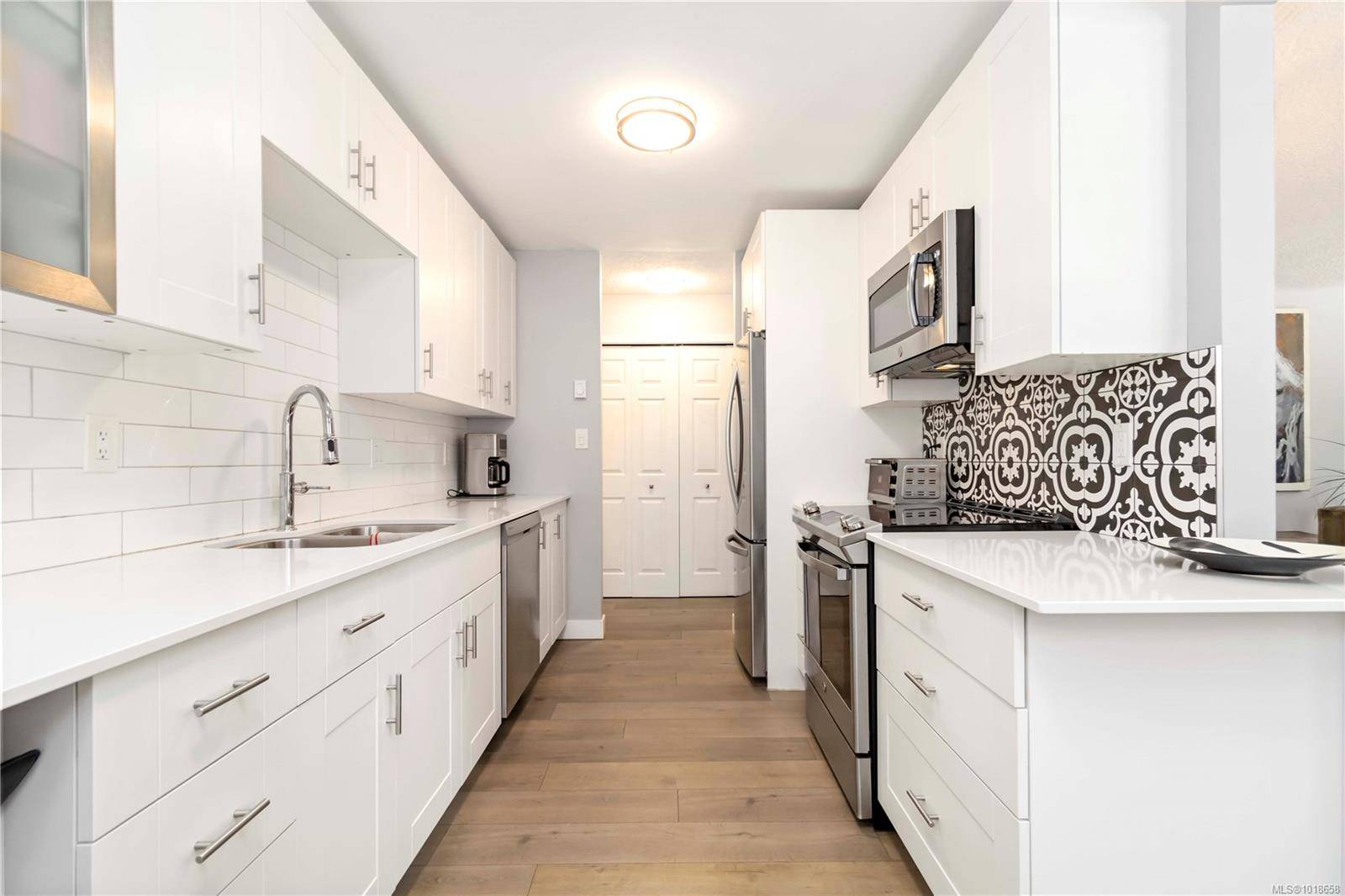 Sidney, BC V8L 2X6,9945 Fifth St #203