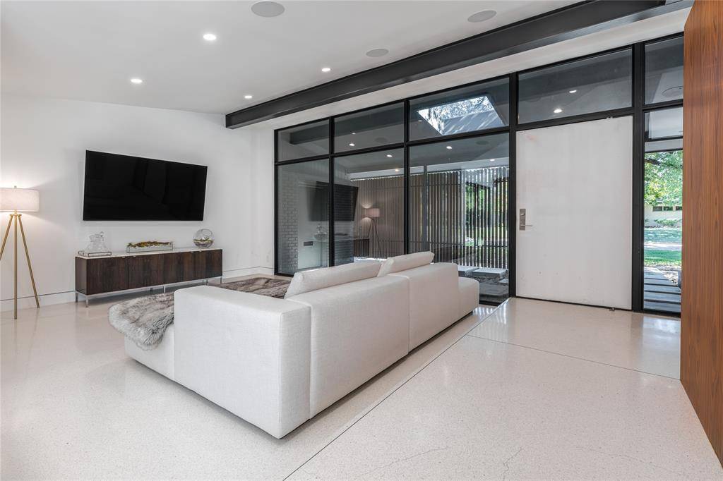 Dallas, TX 75229,10219 Rosser Road